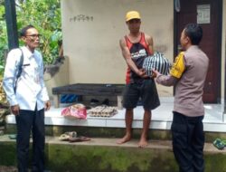 Bhabinkamtibmas Desa Abang Berikan Bantuan Sebagai Tali Kasih Terhadap Warga Binaan yang Mengalami Musibah