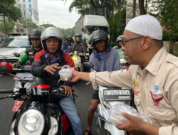 Menjelang Berbuka Puasa, DPD Provinsi Banten Bagikan Takjil kepada Pengguna Jalan