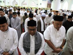 Shalat Idulfitri di Masjid Agung Lhoksukon, Pj Bupati Aceh Utara Ajak Masyarakat Perbanyak Silaturahmi