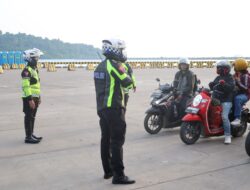 Pastikan Arus Balik Mudik Lancar, Polda Banten Kawal Pemudik di Pelabuhan