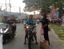 LSM PKN DPW Propinsi Banten Bagikan Takjil Ramadan kepada Masyarakat di Sepatan