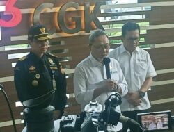 Menteri Perdagangan, Zulkifli Hasan, melakukan kunjungan ke area Bea dan Cukai Bandara Internasional Soekarno Hatta terkait penerapan Peraturan Menteri Perdagangan Nomor 7 Tahun 2024. .