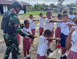 TNI Jadi Pengajar, Bantu Guru Disekolah Perbatasan