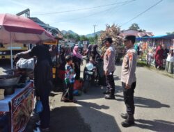 Jaga Keamanan Dan Kemitraan, Kepolisian Sektor Ketol Sambangi Warganya Saat Patroli