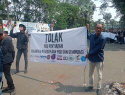 Aliansi Jurnalis, Pekerja Media Dan Organisasi Mahasiswa Menggelar Aksi Demonstrasi di Kantor DPRD Kota Tangerang