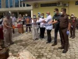 Ditreskrimsus Polda Sumsel Musnahkan Barang Bukti (BB) 432 Kilogram Mie Kuning Berformalin dan 15 Liter Cairan Formalin