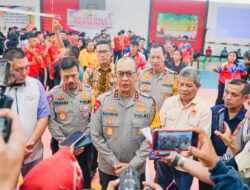 Lakukan Servis Pertama, Irjen A Rachmad Wibowo Buka Resmi Turnamen Bola Voli Kapolda Cup 2024.