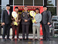 Dihari Jadi Bhayangkara Ke-78, Kapolres Serahkan Rumah Layak Huni Kepada Dua Warga Aceh Tengah Kurang Mampu