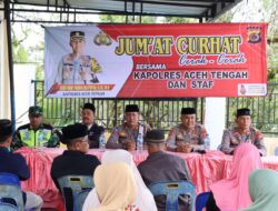 Polres Aceh Tengah Salurkan 20 Paket Sembako Pada Warga Kurang Mampu Di Kampung Blang Gele Dilanjutkan Jumat Curhat