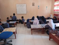 Keterlaluan,Siswa/i SMPN 2 Idi Tunong Kabupaten Aceh Timur Belajar di Lantai  Seperti Zaman Jepang