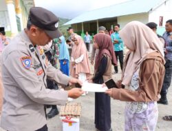 Warga Kampung Rusip Sumringah Terima Paket Sembako Jumat Barokah Polres Aceh Tengah
