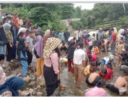 Lomba ngelok di padati penonton