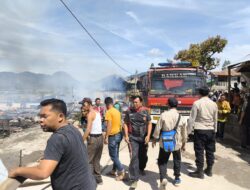 Sigap, Polsek Pegasing Bersama TNI Dan Warga Bantu Padamkan Kebakaran Rumah Di Tebuk