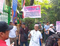 Warga FKW-PIK Gelar Unjuk Rasa Desak Copot Kepala UPK-PPUKMP Pulogadung