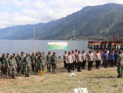 Kolaborasi TMMD Ke 121 dan Komunitas Bersihkan Pantai dari Sampah Plastik