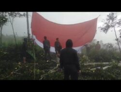 Di HUT RI Ke 79 pemuda Kampung Taman Firdaus PrG Kibar Bendera merah putih di atas Perbukitan!