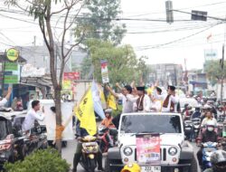 Paslon SAMA dan FF Saling Sapa Saat Bertemu di Jalan Diapresiasi Kapolres