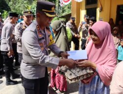 Kapolres Aceh Tengah Berikan Bantuan Sembako Pada Warga Ise Ise Kurang Mampu