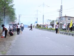 Jelang PON XXI, Polres Bener Meriah Bersama Dengan TNI dan Dinas Terkait Gotong Royong Bersihkan Jalan 