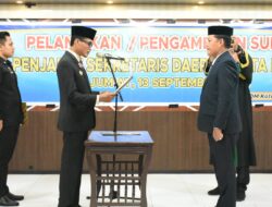 Pj. Walikota Langsa Dr (C) Syaridin S.Pd., M.Pd secara resmi melantik dan mengambil sumpah janji jabatan Suriyatno AP., MSP sebagai Penjabat (Pj) Sekretaris Daerah kota Langsa, di Aula Sekretariat Daerah