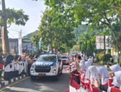 Kapolres Aceh Tengah Serahkan Api PON Kepada Pasukan Kirab Pembawa Api PON XXI Aceh-Sumut 2024 Menuju Bener Meriah