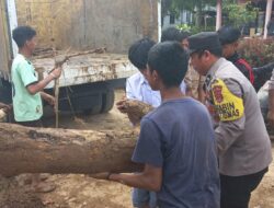 Puluhan Personel Personel Polres Aceh Tengah Kembali Lakukan Gotong Royong Di Lokasi Banjir Bandang Kecamatan Rusip Antara