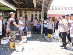 Tinjau Lokasi Bencana Longsor Dan Banjir Bandang, Kapolres Salurkan Bantuan Kemanusiaan