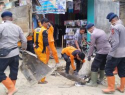 Brimob kompi 2 batalyon B pelopor aramiah, tanggap darurat bencana banjir seruway kab aceh tamiang.