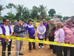 Intan Nurul Hikmah Tinjau Longsor Pagedangan