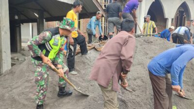 Karya Bakti TNI Bersama Warga: Bahu Membahu Membangun Masjid