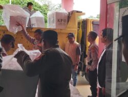 TNI-POLRI Di Aceh Tengah Kawal Ketat Logistik Pemilu Dari PPK Kute Panang Ke Gudang Logistik KIP