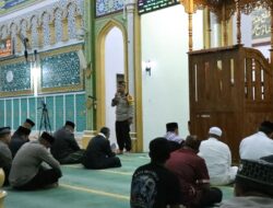 Safari Subuh Di Masjid Ruhama, Kapolres Aceh Tengah : Selalu Bersyukur, Selain itu Juga Peduli Lingkungan Sekitar Dan Keluarga