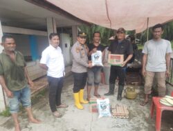 Kapolsek Langsa Timur,Menyerahkan Bantuan Sembako Untuk Korban Banjir Di Gampong Simpang Wie