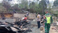 Polsek Linge Dan Koramil 05 isaq Datangi Lokasi Kebakaran Rumah Di Kampung Gemboyah