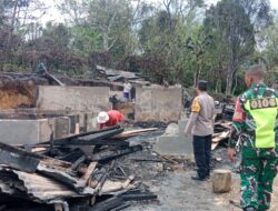 Polsek Linge Dan Koramil 05 isaq Datangi Lokasi Kebakaran Rumah Di Kampung Gemboyah