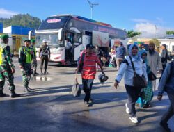 Menjaga Kondusifitas Wilayah, Anggota Koramil 02/Bebesen Melaksanakan Penertiban Di Terminal Tipe- A Paya Ilang