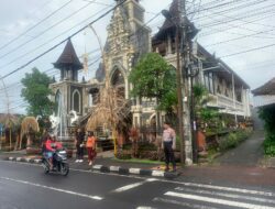 Polsek Mengwi Amankan Ibadah Mingguan Rangkaian Natal dan Tahun Baru