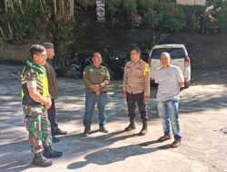 Ciptakan Kamtibmas, Babinsa dan Bhabinkamtibmas Komsos dengan Warga Desa Binaan.