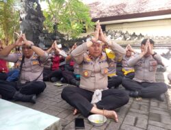 Jelang Tahun Baru Polsek Mengwi Gelar Doa Bersama