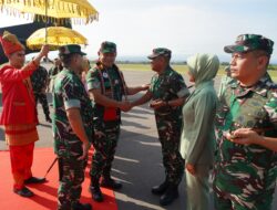 Pangdam IM didampingi Ketua Persit KCK Daerah IM sambut Kasad dan Ketua Umum Persit KCK di Bandara Malikusaleh.