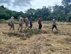 Dukung Asta Cita Presiden, Kapolsek Celala Bersama Anggota Dan masyarakat Garap Lahan Tidur Jadi Produktif