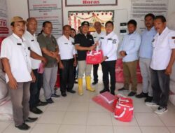 PJ.Bupati Dimposma Salurkan Bantuan untuk Korban Banjir bandang di Pahae jae .