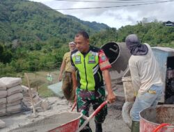 Atasi Kesulitan Rakyat, Babinsa Bantu Perbaikan Jalan