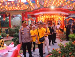 Kapolres Pantau Langsung Pengamanan Ibadah di Vihara, Pastikan Imlek 2025 di Kota Tangerang Berlangsung Kondusif