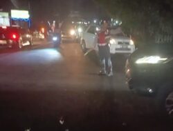 Kapolsek Abiansemal Bantu Urai Kemacetan Di Simpang Semana Mambal Hingga Malam