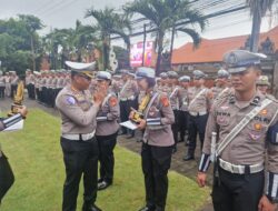 Personel Dit Lantas Polda Bali Menerima Reward Officer of the week
