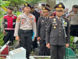 Dirsamapta Polda Sumsel Pimpin Upacara Pemakaman Kebesaran Polri Untuk Bripka Yana Hadiyana