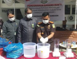 Kejari Bireuen Musnahkan Barang Bukti Tindak Pidana Umum