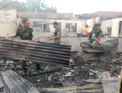 Prajurit Kompi Senapan A Yonif 114/Sm Sigap Atasi Kebakaran Di Lawe Pehkedinen