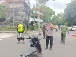 Bhabinkamtibmas, Babinsa, Linmas dan Pecalang Bersinergi Amankan Upacara Pengabenan di Banjar Yang Batu Kauh